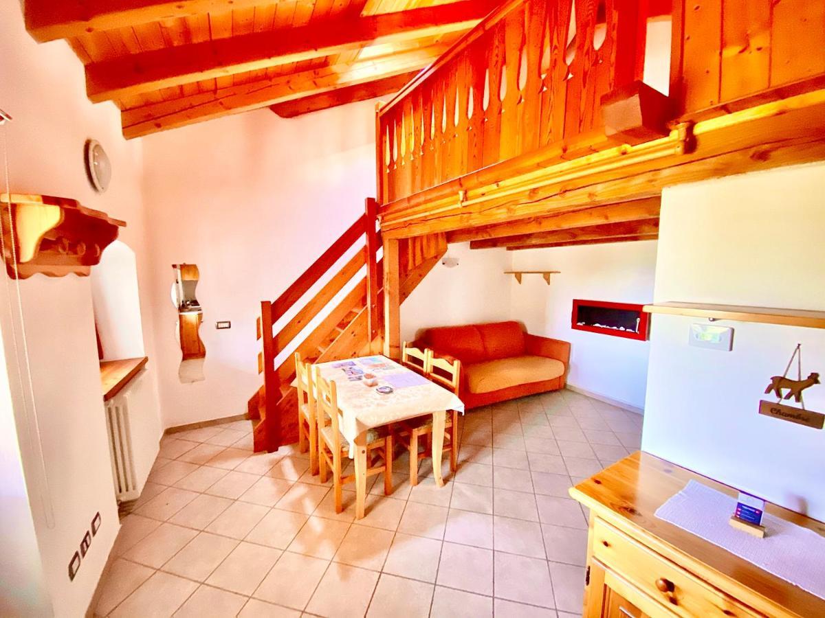 Ferienwohnung Attico Panoramico Con Soppalco Gignod Exterior foto